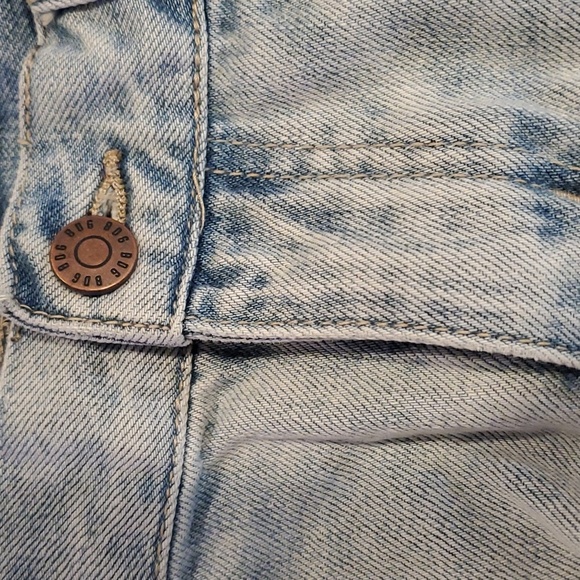 BDG Urban Outfitters Denim Jeans Cutoffs Shorts Size 27 Cheeky Light Wash - Picture 5 of 9